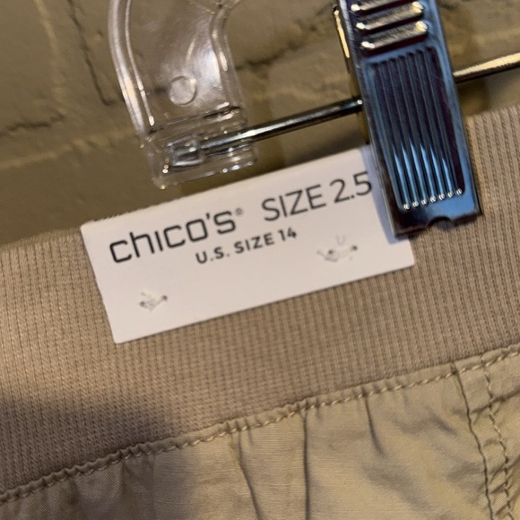 Chicos Cropped Pants eyelet Detail size 14 khaki colored NeW - Picture 3 of 5